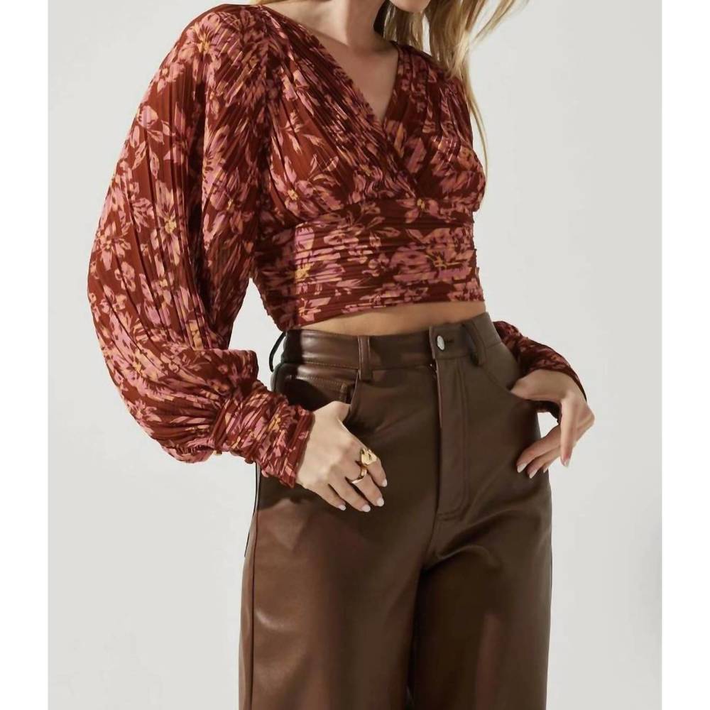 NEW ASTR pernille pleated floral puff sleeve top in rust - Picture 2 of 3